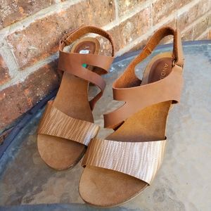 Andiamo Brown Sandals Size 7.5